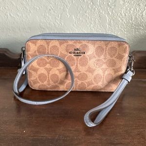 Coach Kira Crossbody wristlet Blue like new